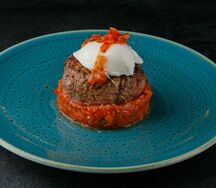 Бифштекс из мраморной говядины с яйцом пашот