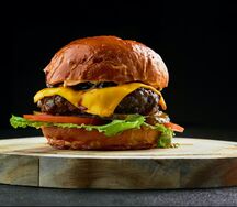 Бургер с мраморной говядиной