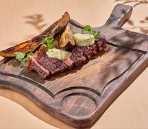 Стейк Пиканья с печеным баклажаном