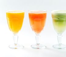 Свежевыжатый яблочный сок