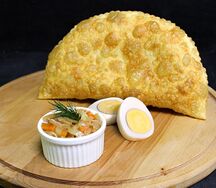Чебурек с капустой и яйцом