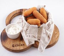 Хрустящие крокеты с камамбером, картофелем и соусом тартар