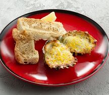 Запеченные устрицы под сырным соусом