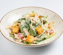 Салат Цезарь с курицей