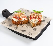 Брускетта с крабом и страчателлой NEW