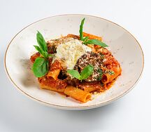 Ригатони с сыром страчателла