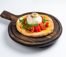 Фокачча с бурратой