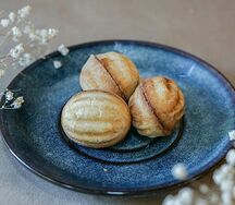 Орешек с вареной сгущенкой