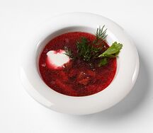 Борщ с говядиной, куриная грудка с рататуем, морс клюквенный