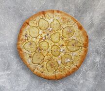 Пицца с грушей и горгонзолой