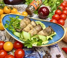Рулетики из баклажан