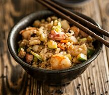 Вок Рис с морепродуктами и овощами