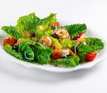 Листья салата с креветками и соусом каталана New