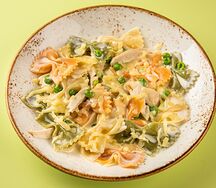 Паста с курицей в сливочном соусе