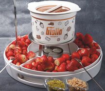 Фондю со свежей клубникой