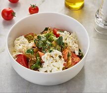 Салат с баклажанами с сыром страчателла