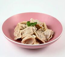 Пельмени со свининой и китайской капустой