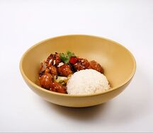 Курица Гун Бао с рисом на пару