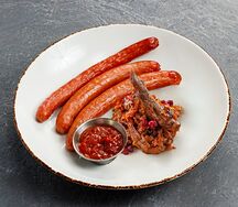Баварские колбаски с тушеной капустой