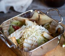 Салат Цезарь с курицей