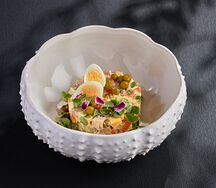 Салат Оливье с колбасой
