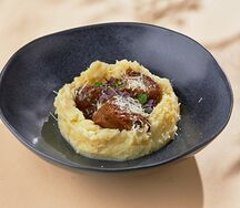 Телячьи щечки с картофельным пюре