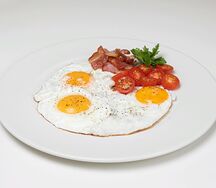 Яичница из 3-х яиц и тосты с сыром