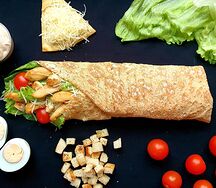 Цезарь с курицей ролл