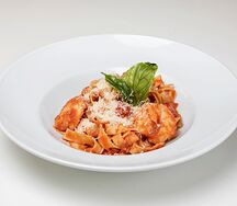 Феттуччине с курицей и грибами