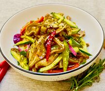 Салат со свиными ушками