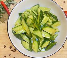 Салат Огурцы с чесночным вкусом