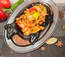 Свинина на горячей сковородке