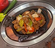 Баранина на горячей сковороде