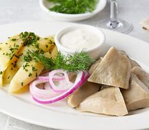 Грузди соленые с отварным картофелем