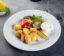 Судак Орли в кляре с овощами на гриле
