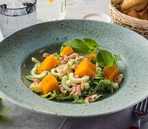 Салат Зеленый с креветками и манго