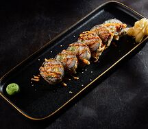 Жареный ролл с крабом и креветками