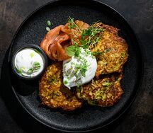 Картофельные драники с лососем