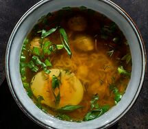 Куриный бульон с фрикадельками