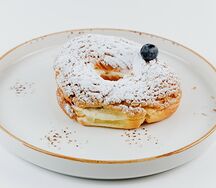 Заварное кольцо Чёрная смородина с кремом