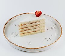 Торт Молочная девочка с клубникой