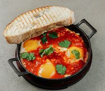 Шакшука с сыром брынза и зеленью