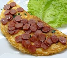 Омлет с сосисками