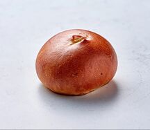 Пирожок с луком и яйцом