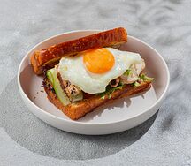 Сэндвич с яйцом и куриным филе