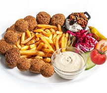 Фалафель на тарелке