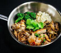 Рис с курицей и овощами гриль