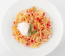 Салат с курицей и ананасами