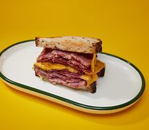 Сэндвич с пастрами из говядины