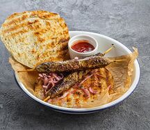 Кебаб из баранины на тарелке